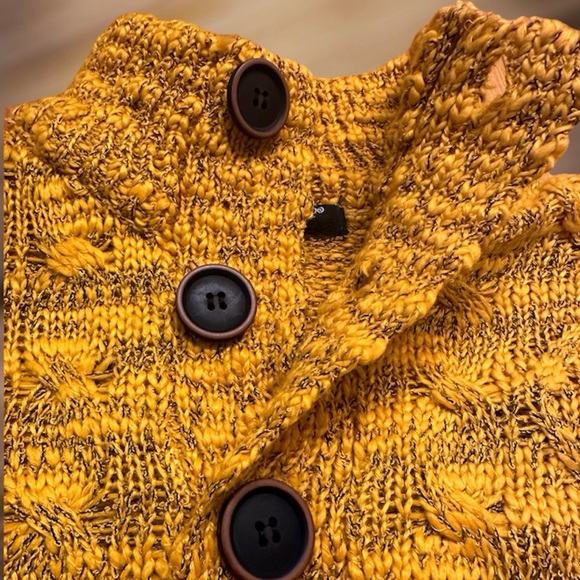 Kian D Los Angeles Quarter Button Sweater - Picture 3 of 5